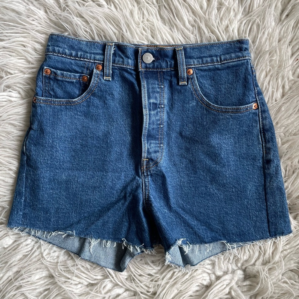 Levi’s Jeans Ribcage Blue Was Cut Off Raw Hem Vintage Inspired Denim Shorts 26